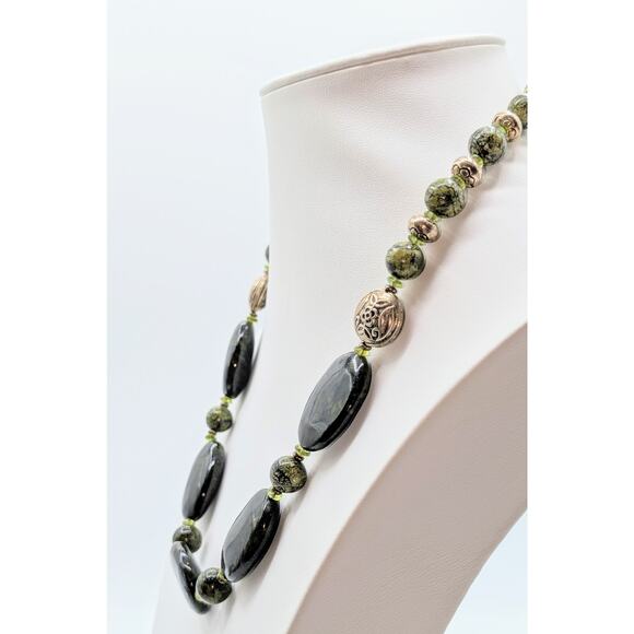Marked BB 925 Sterling Nephrite Stone Peridot Silver Bead Hook Clasp Necklace - Picture 2 of 9